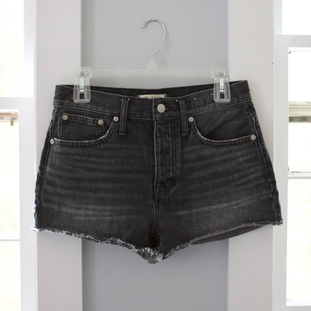 LIKE NEW Madewell Relaxed Denim Shorts in Calverley Wash | Size 25